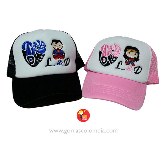 Gorras TRUE LOVE - SUPER HÉROES (Iniciales)