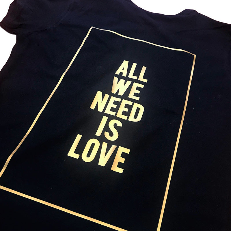 Camiseta ALL WE NEED IS LOVE