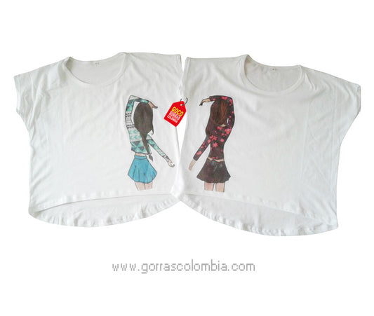 Camiseta AMIGAS - MUÑECAS DE ESPALDA