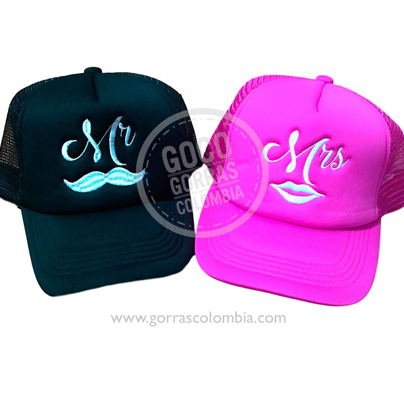 MR Y MRS - MOSTACHO Y BESO