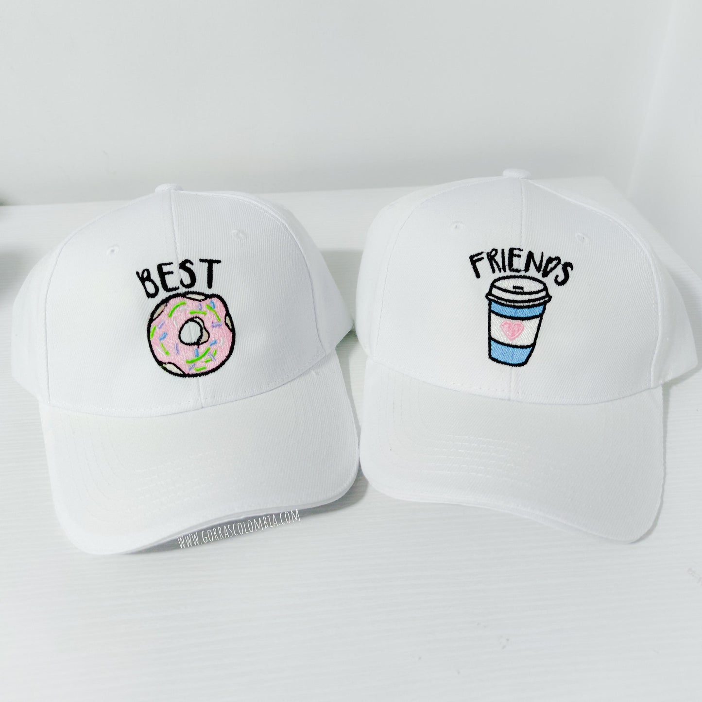 Gorra EMOJI DONA / CAFÉ - BEST FRIENDS